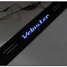 Тюнинг салона Хендай Велостер - накладки на пороги со светодиодной подсветкой - от компании Ledist.