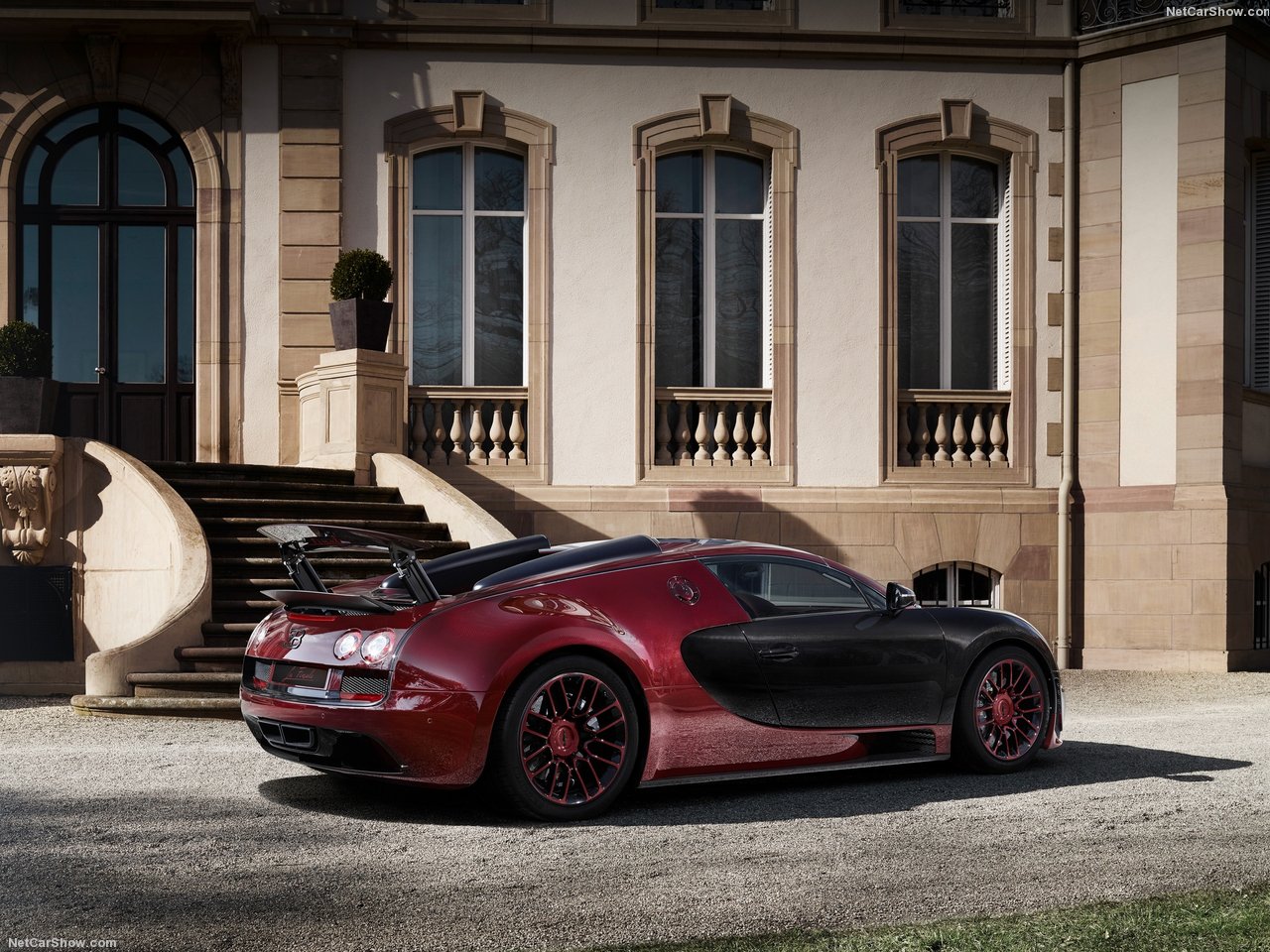 Необычный случай - Bugatti Veyron заехал на автоматическую мойку