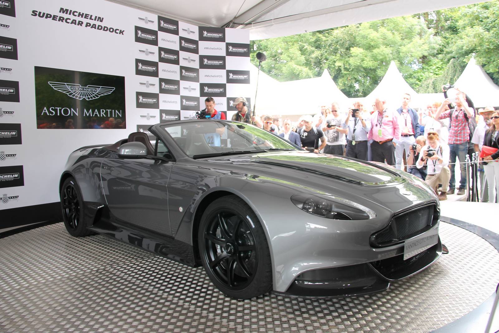 Aston Martin показал на Фестивале скорости Vantage GT12 Roadster