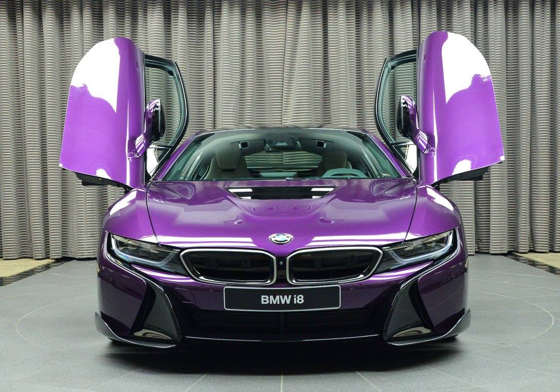 Единственный сумеречно-фиолетовый BMW i8 в Абу-Даби