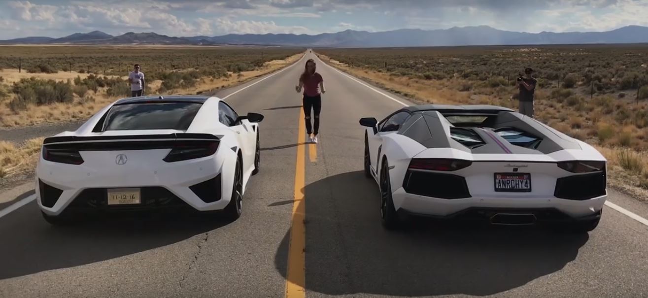 Видео - 2016 Acura NSX против Lamborghini Aventador