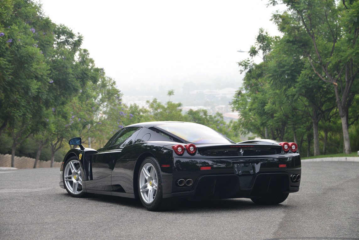 Черный Ferrari Enzo продается в США за 3400000