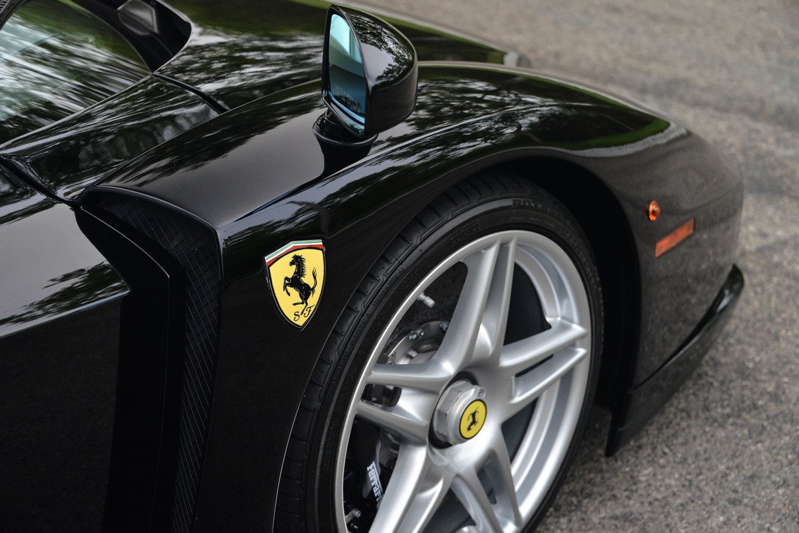 Черный Ferrari Enzo продается в США за 3400000