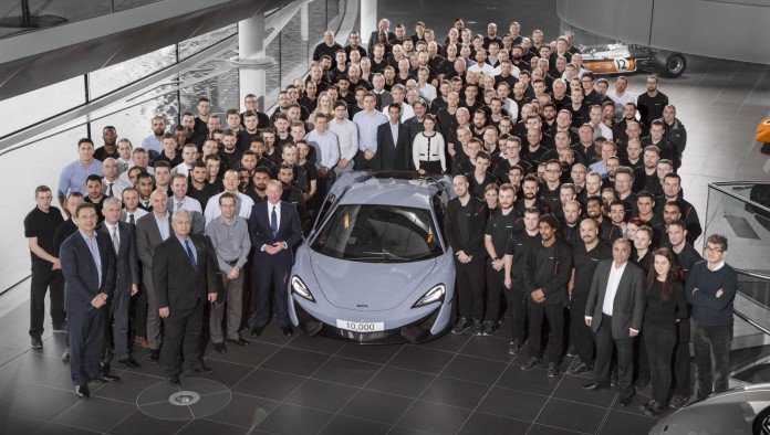 McLaren завершает производство 10,000 автомобилей серым McLaren 570S