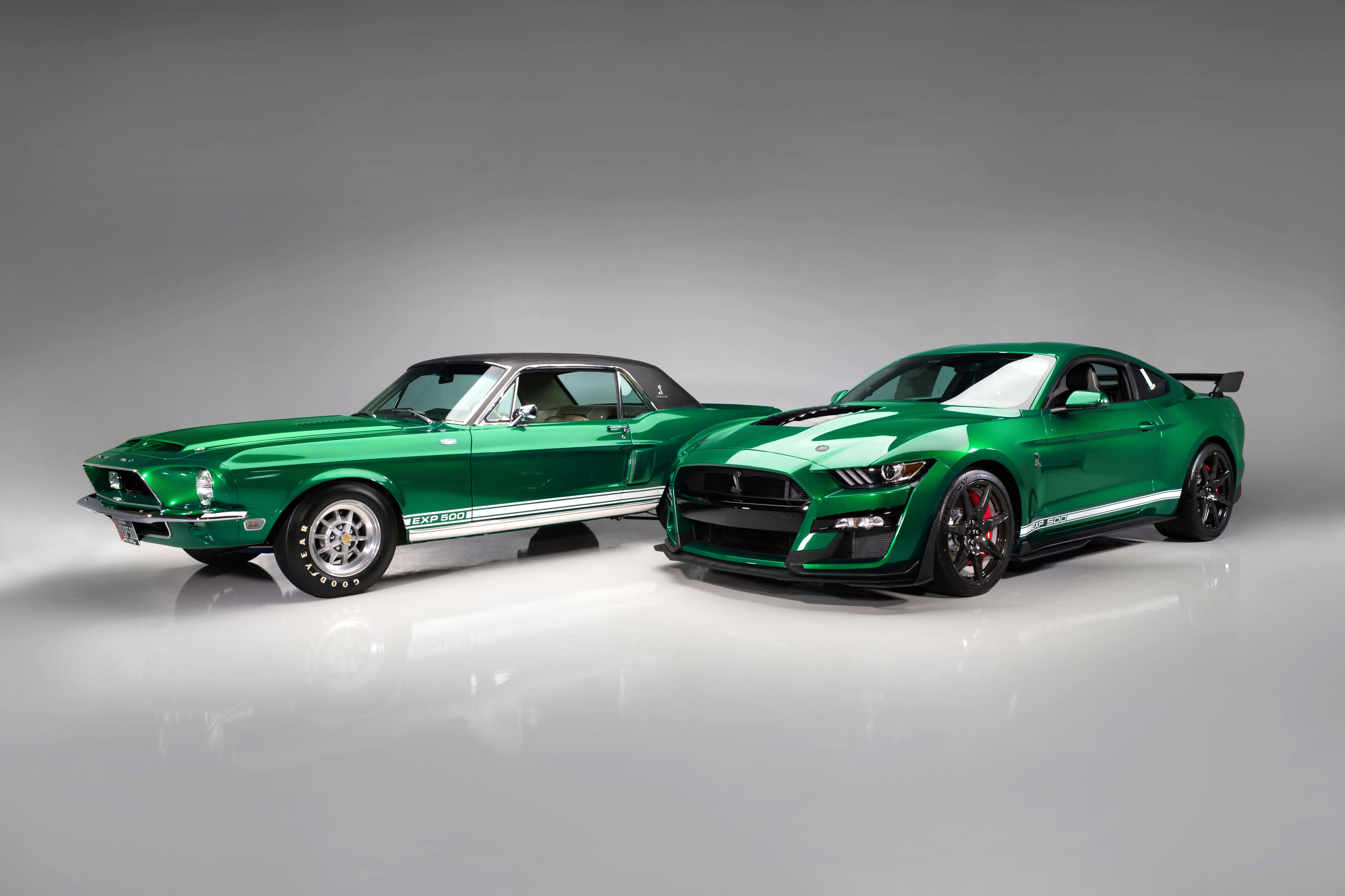 Две восстановленных легенды Shelby дебютируют вместе с 2020 GT500