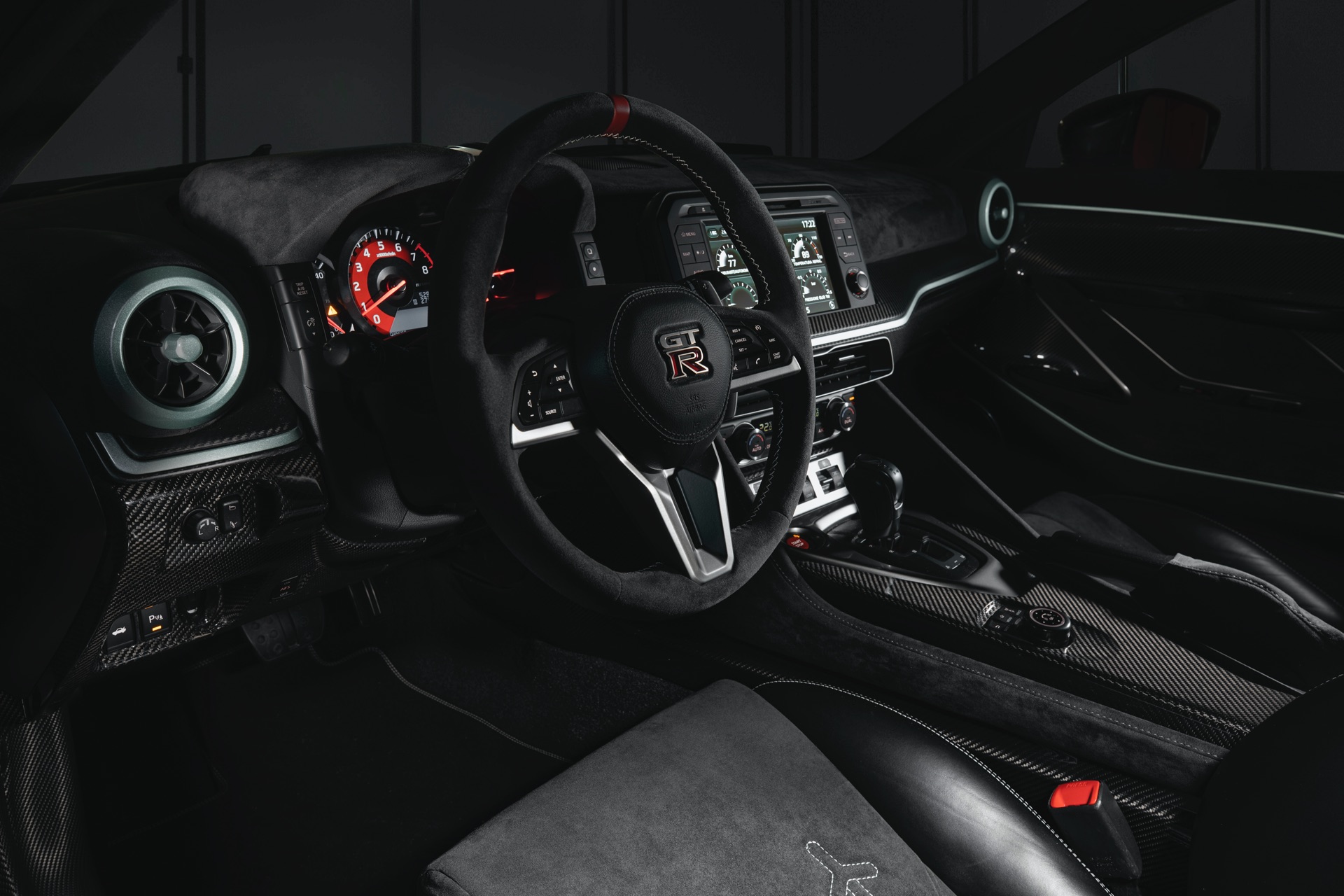 Italdesign выпустил финальную версию своего суперкара Nissan GT-R50. Итальянская студия дизайна, принадлежащая группе Volkswagen, представила концепт GT-R50 на Женевском автосалоне 2019. Он был разработан, чтобы отпраздновать 50-летие Nissan, и вскор