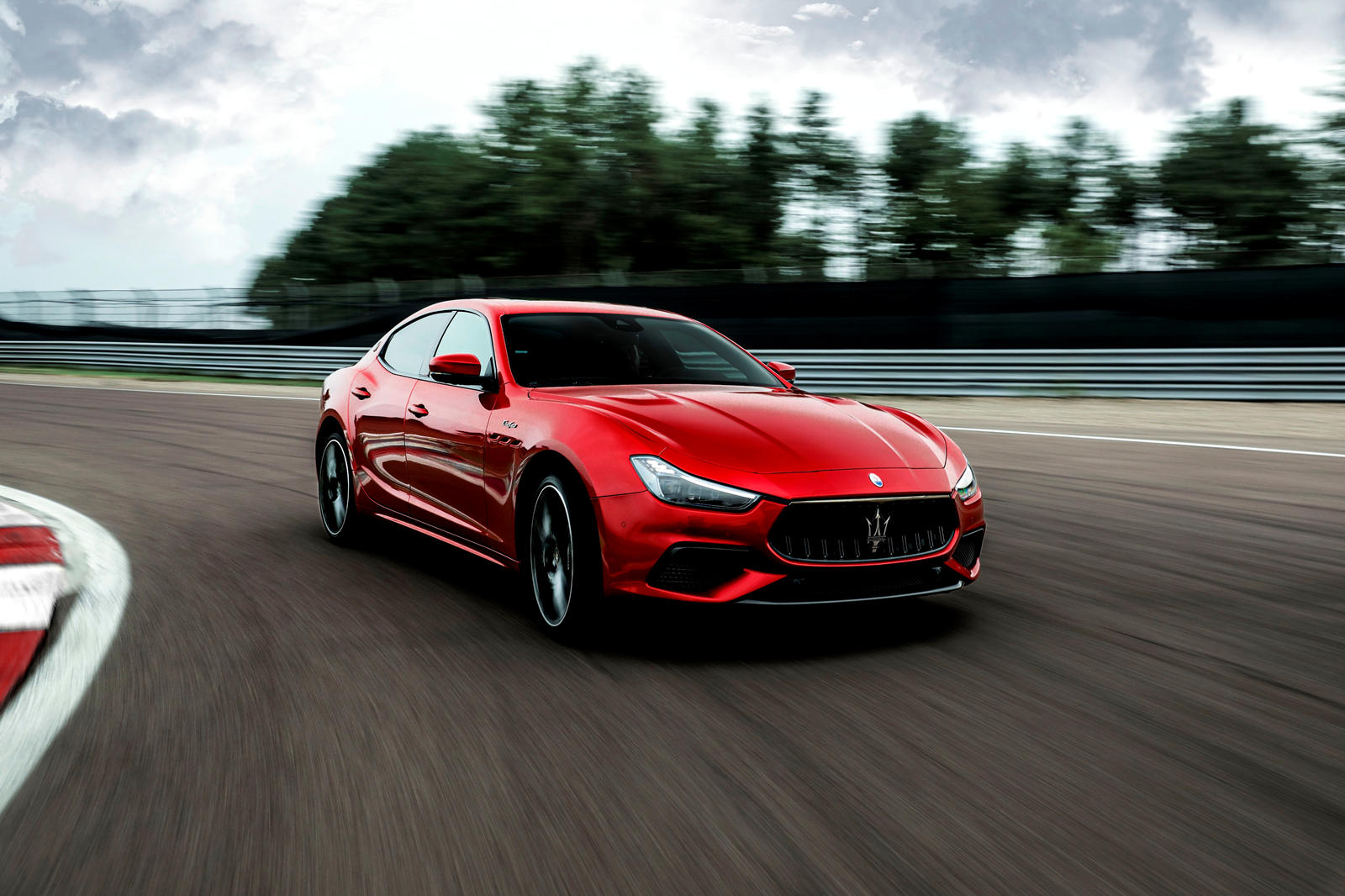 В связи с истечением контракта Maserati с Ferrari новая коллекция Trofeo фактически стала отправной точкой для Maserati с двигателем Ferrari V8. Будущие модели будут оснащаться собственным двигателем Maserati Nettuno V6, способным производить до 620 