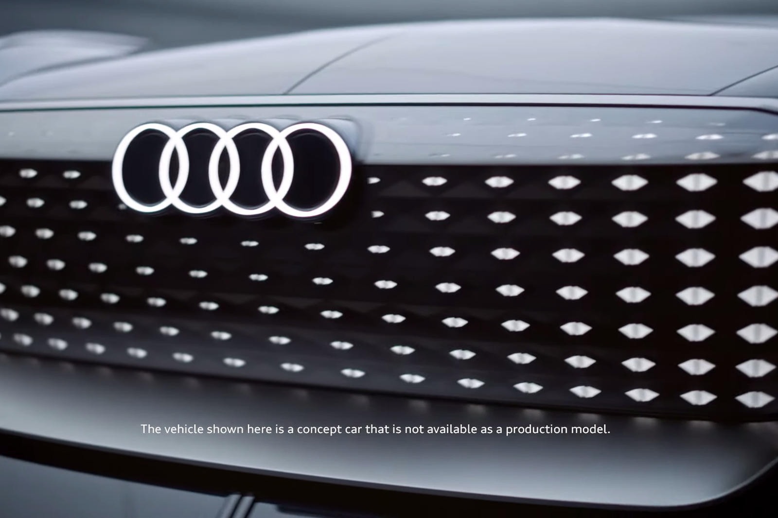 Это довольно исторический момент для Audi, но мы видим четкую связь между дизайном 853A и длинным силуэтом Sky Sphere. «Основа хорошего дизайна - пропорции», - говорит Лихте о Horch. «Эти пропорции просто потрясающие - длинная колесная база, без свес