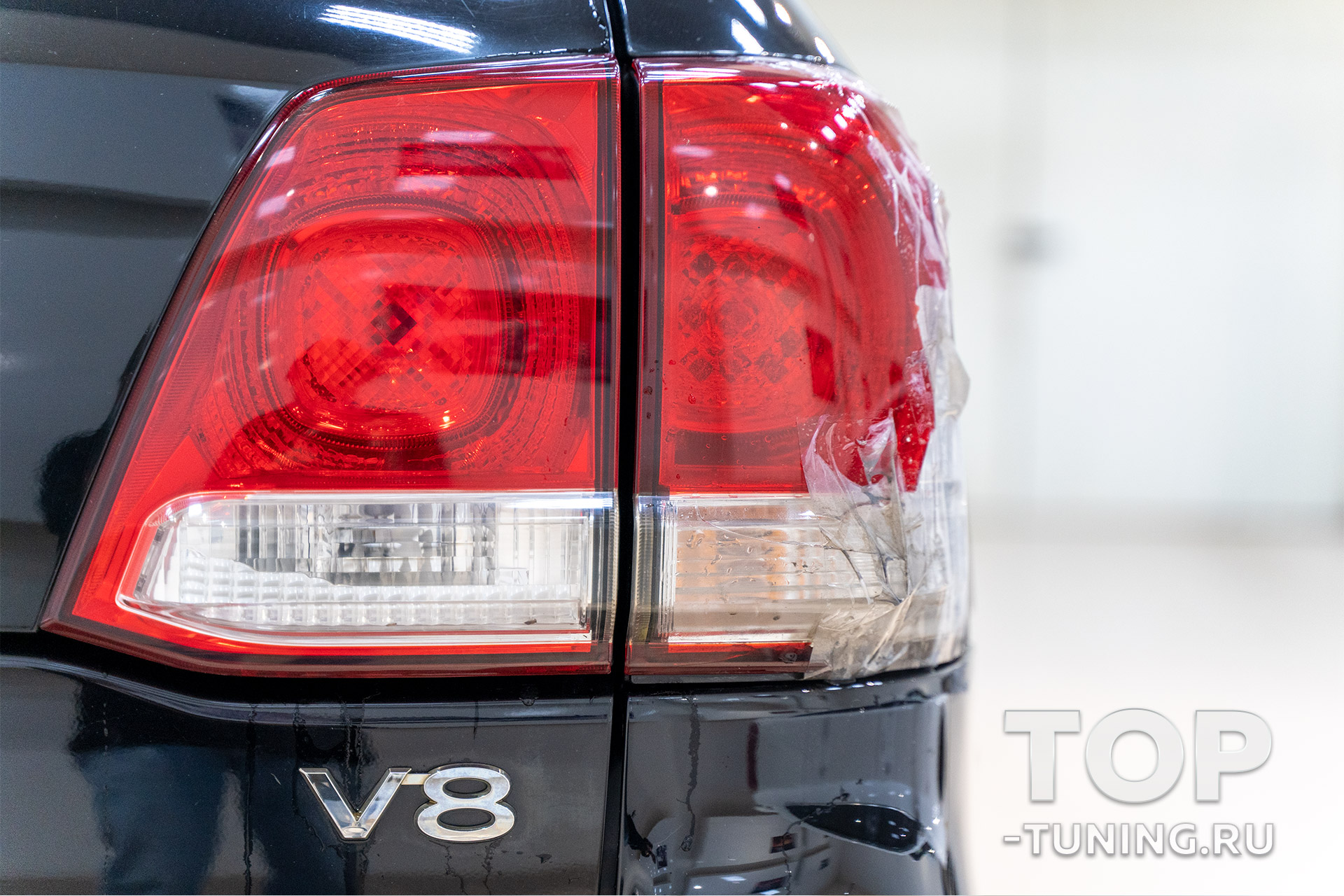 Штатная задняя оптика Toyota Land Cruiser 200 дорест – обзор перед заменой