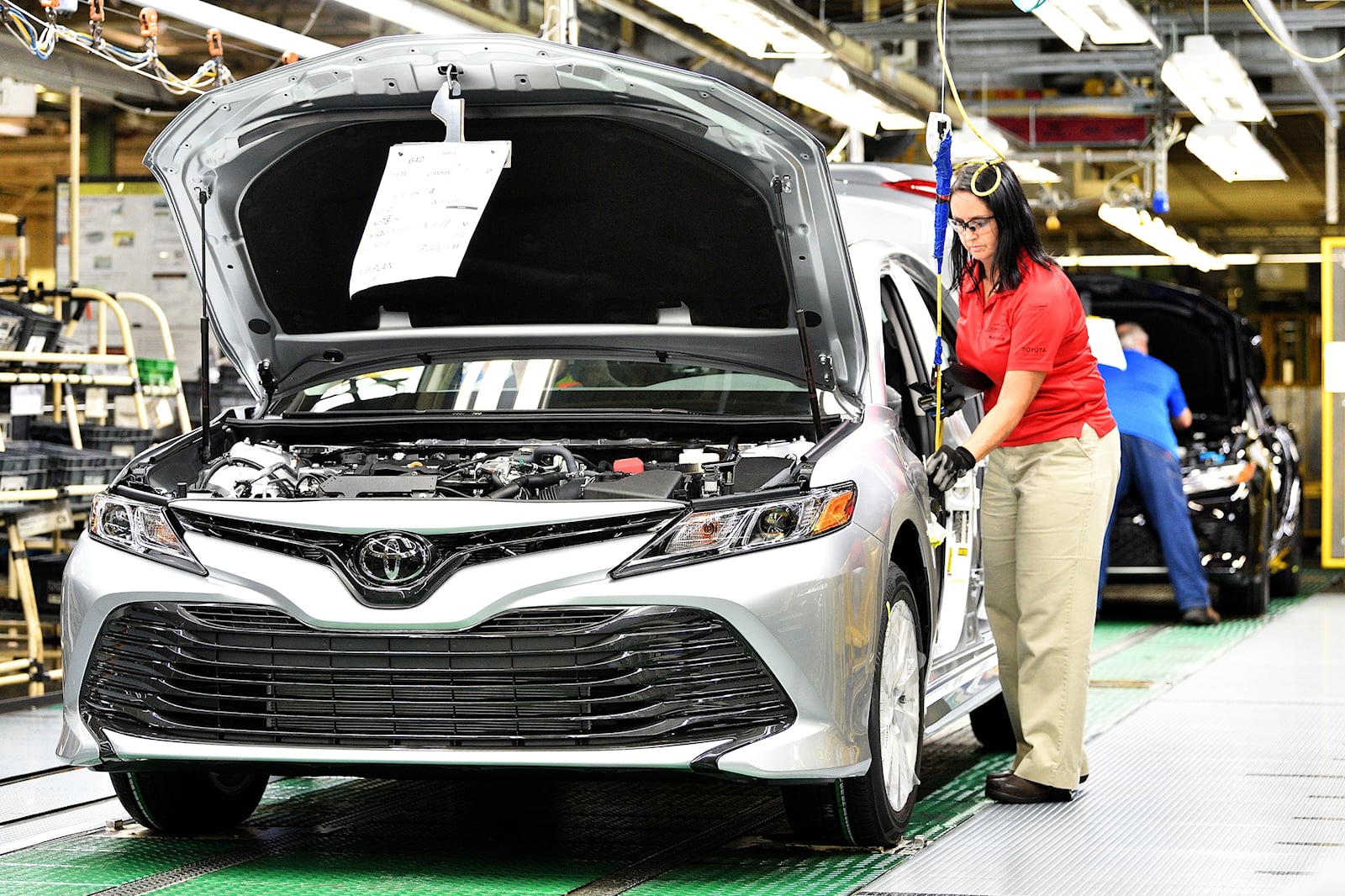 В качестве гарантии Toyota подтверждает, что самый тяжелый период нехватки полупроводников миновал, но, к сожалению, он оставил постоянную неопределенность и узкое место в производстве настолько серьезно, что бренду пришлось изменить запланированный 