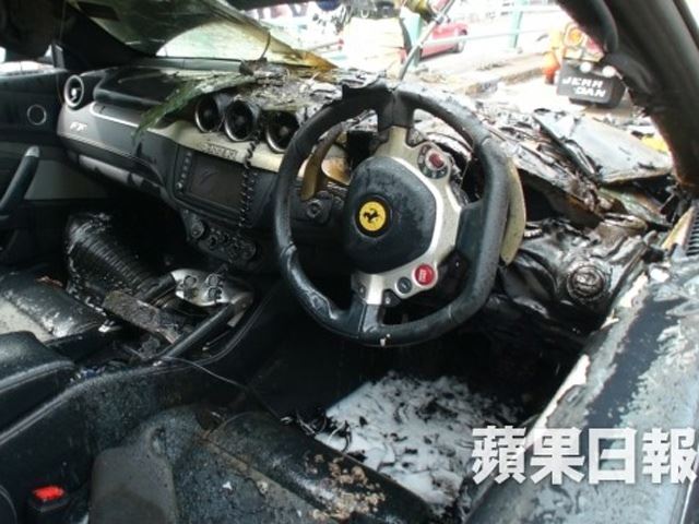 Ferrari FF загорелся на дороге в Гонг Конге