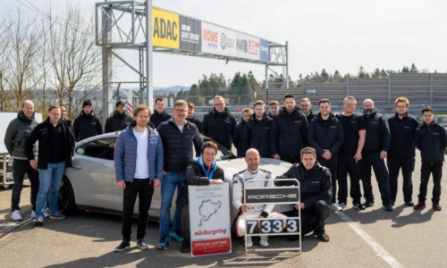 Porsche Taycan установил новый рекорд серийного электромобиля на Нюрбургринге