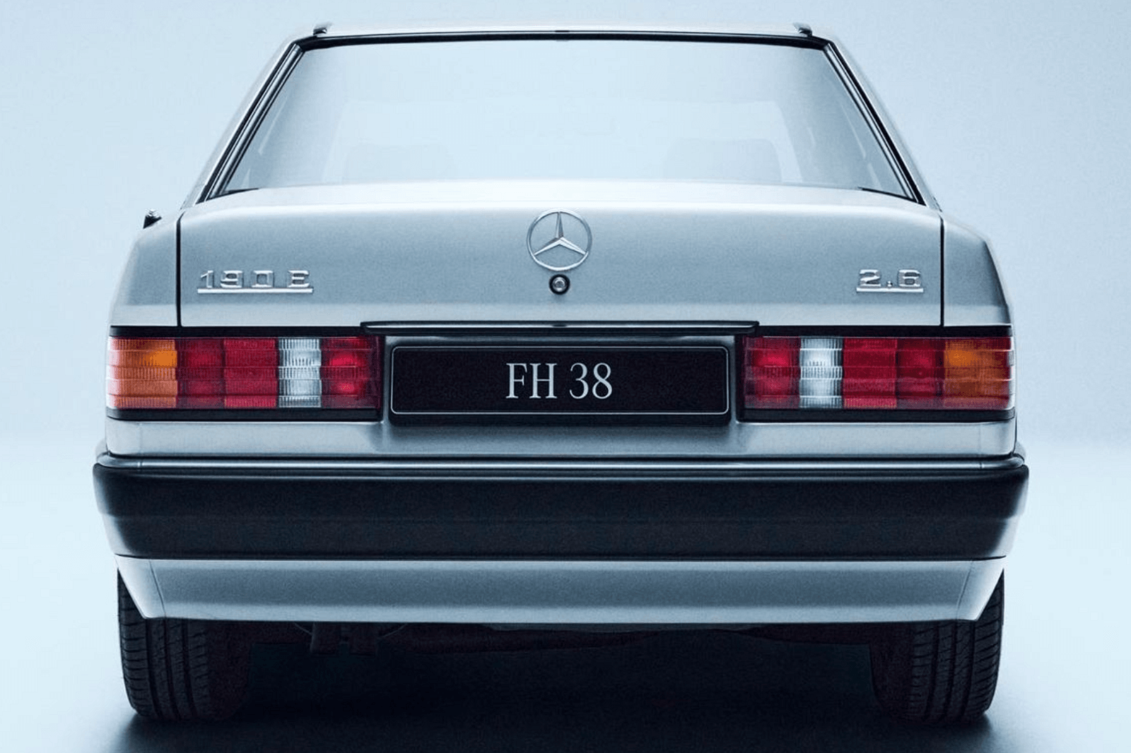 Mercedes-Benz экспериментировал с заводской табличкой C 111 даже спустя пять десятилетий после его появления. После презентации концепта One-Eleven немецкий автопроизводитель представил современный взгляд на экспериментальную концепцию. Арт-кар был с