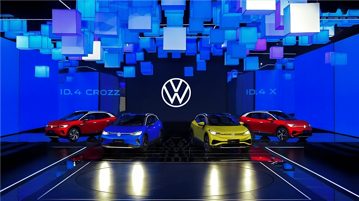 Заглядывая в будущее до 2024 года, Volkswagen Group заявляет, что намерена ускорить трансформацию и сохранить свое лидерство в эпоху интеллектуальных подключенных автомобилей. В рамках своей стратегии Volkswagen планирует к 2027 году предложить 30 то