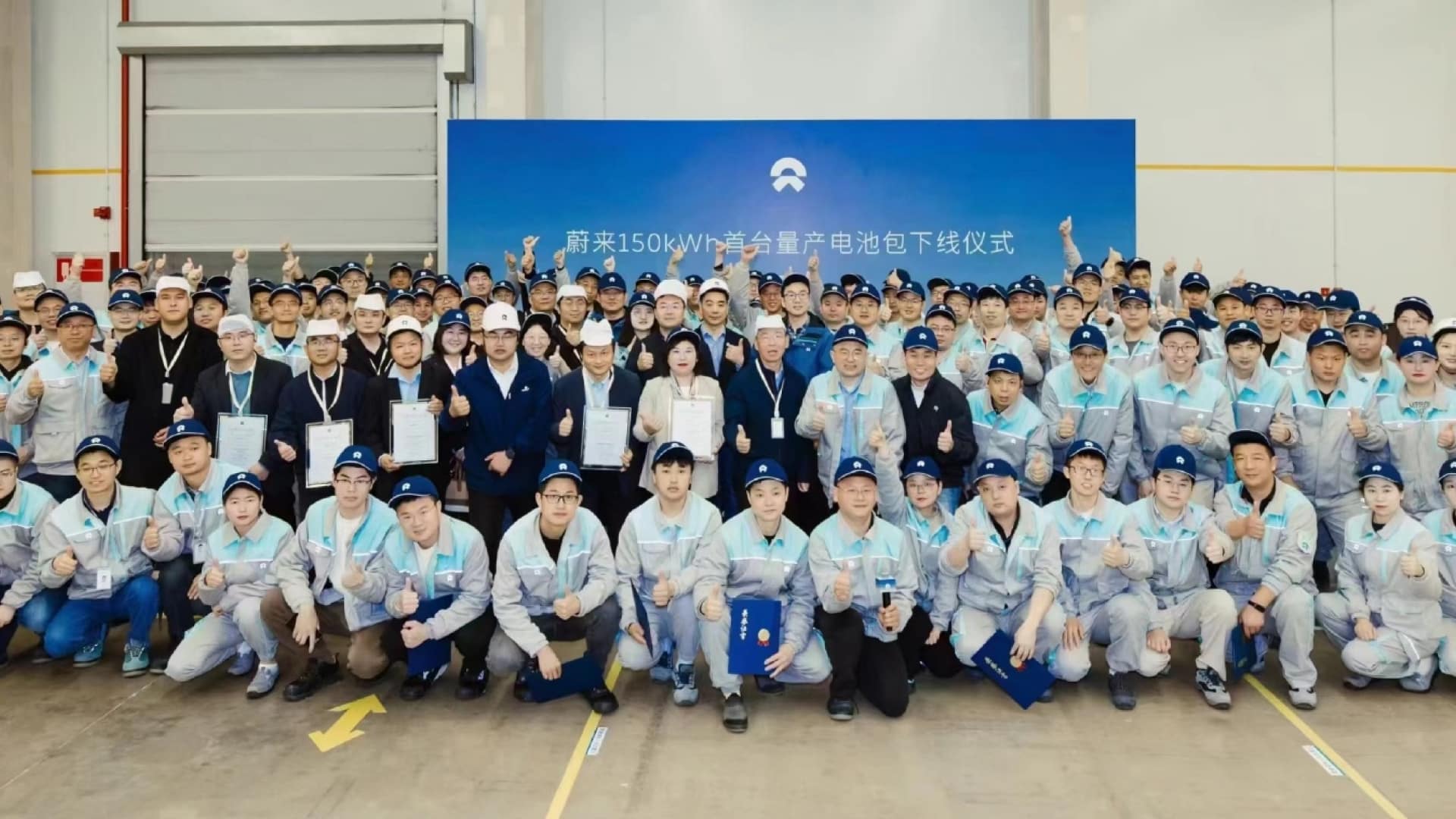 Китайский стартап Nio представил первый полутвердый аккумулятор массового производства, который будет доступен в рамках услуги по замене аккумулятора через несколько месяцев