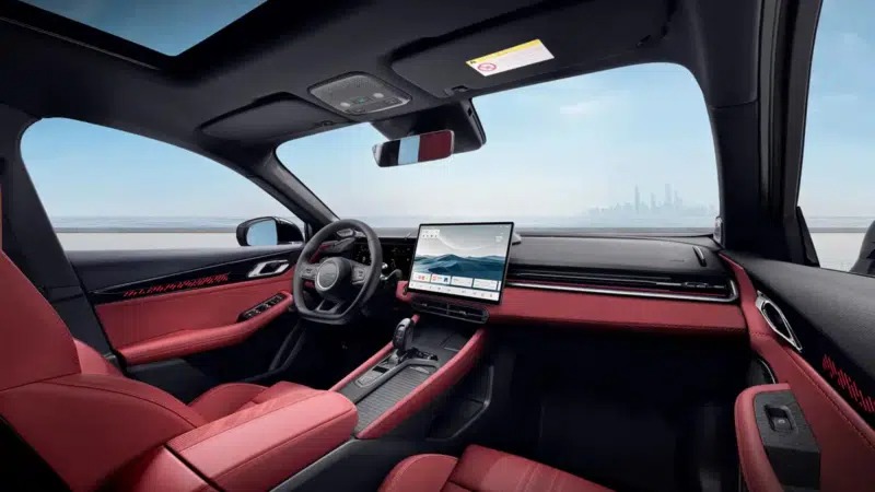 Lynk & Co 03 — компактный седан, который дебютировал на рынке в 2018 году.