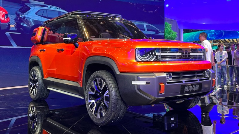 В преддверии официального релиза Geely опубликовала официальные снимки будущего внедорожника.