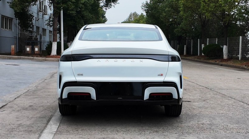 Представлена версия c заменяемыми батареями Arcfox S3