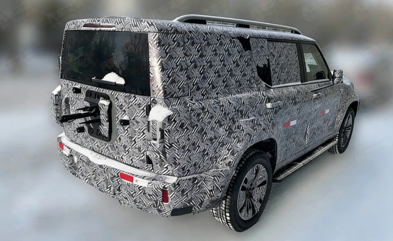 Haval C06 выполнен в популярном среди китайских автопроизводителей «квадратном» стиле, подчёркивающем внедорожный характер модели. Ключевые элементы экстерьера: