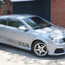 Комплект тюнинг обвеса Opel Astra GTC (3 doors) стиль LMA