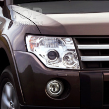 Cтекла фар для Mitsubishi Pajero 4