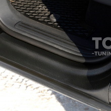 Накладки Bastion на внутренние пороги дверей Volkswagen Touareg 1