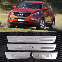 Серебристые накладки на пороги R Style из нержавеющей стали в салон KIA Sportage III (2010-2015)