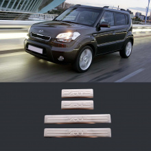 Серебристые накладки из нержавеющий стали на пороги Kia Soul (2009-2014)