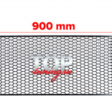 Пластиковая универсальная сетка для бамперов размером 0,9х0,44 м.