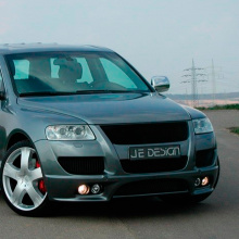 Передний бампер Je Design на VW Touareg I