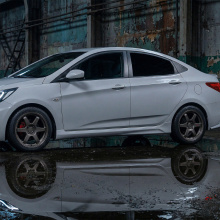 Накладки Cyclon на пороги – тюнинг Hyundai Solaris 1