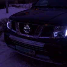 Светодиодная вставка под эмблему на Nissan