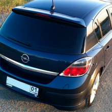 Спойлер на крышку багажника на Opel Astra H 5D