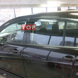 Дефлектор окон на Nissan Tiida
