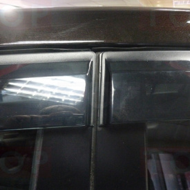 Дефлектор окон на Nissan Tiida