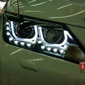 Передняя тюнинг-оптика  с ангельскими глазками VW Style V2 на Toyota Camry V50 (7)