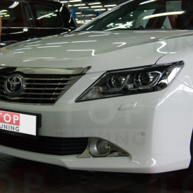 Передняя тюнинг-оптика  с ангельскими глазками VW Style V2 на Toyota Camry V50 (7)