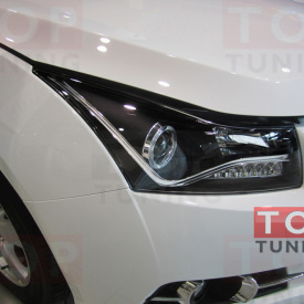 Передняя тюнинг-оптика с неоновой полосой Black Neon на Chevrolet Cruze 2