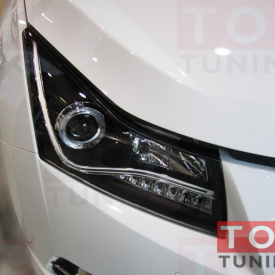 Передняя тюнинг-оптика с неоновой полосой Black Neon на Chevrolet Cruze 2