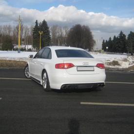 Накладка на задний бампер Rieger на Audi A4 B8