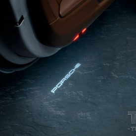 Проекция логотипа Porsche для Cayenne E3