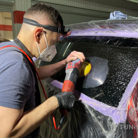 Абразивная полировка заднего стекла – удаление царапин от дворника