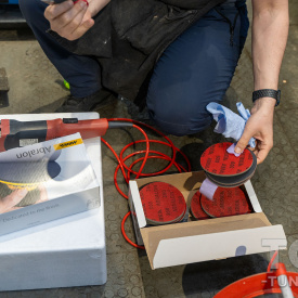 Абразивная полировка заднего стекла – удаление царапин от дворника