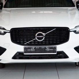 Черная решетка радиатора R-Design для Volvo XC60 II (2017-2021)