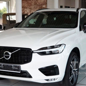 Черная решетка радиатора R-Design для Volvo XC60 II (2017-2021)