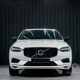 Черная решетка радиатора R-Design для Volvo XC60 II (2017-2021)