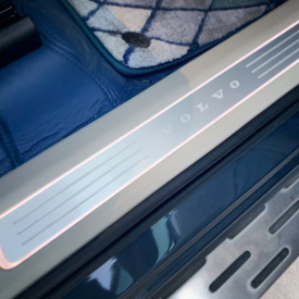 Внутренние накладки порогов c подсветкой  — тюнинг Volvo XC90 / V90