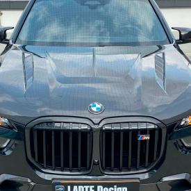 Карбоновая накладка Larte Performance на решетку радиатора — тюнинг BMW X7 (G07)