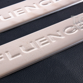 Серебристые накладки из нержавеющий стали на пороги Renault Fluence (2010+)