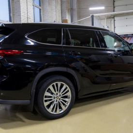 Выдвижные пороги RRS для Toyota Highlander U70 (2019+)